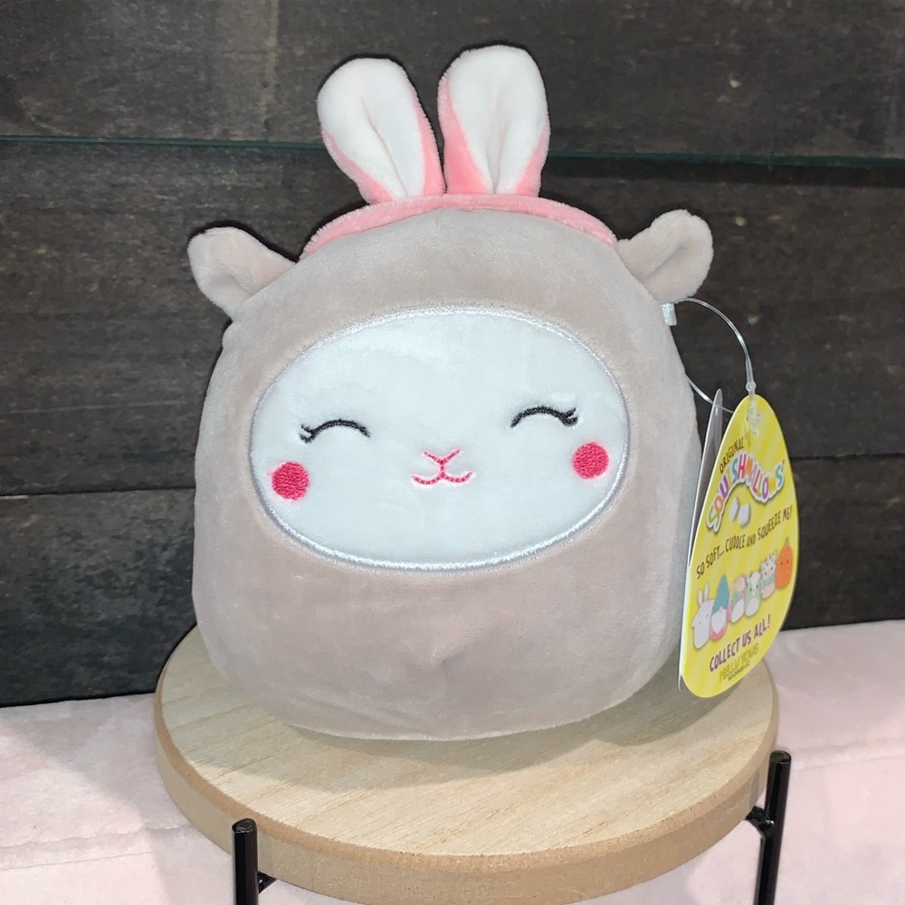 ✨Last One✨ 4.5" NWT Squishmallows Sophie the Lamb